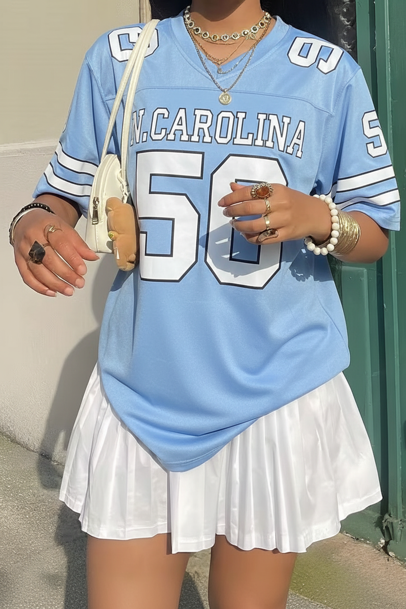 Modelo con suéter celeste N.Carolina